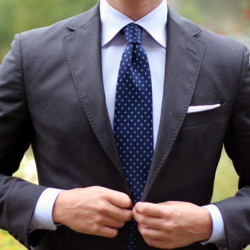 Współcześni mężczyźni nie noszą krawatów z obowiązku, lecz po to, by pokazać swój styl