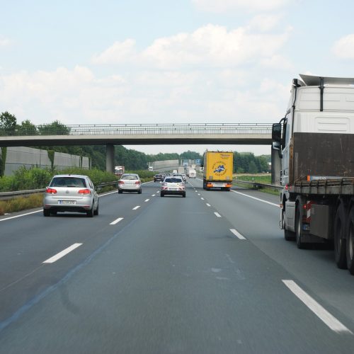 Polacy wciąż chętnie podróżują autokarami