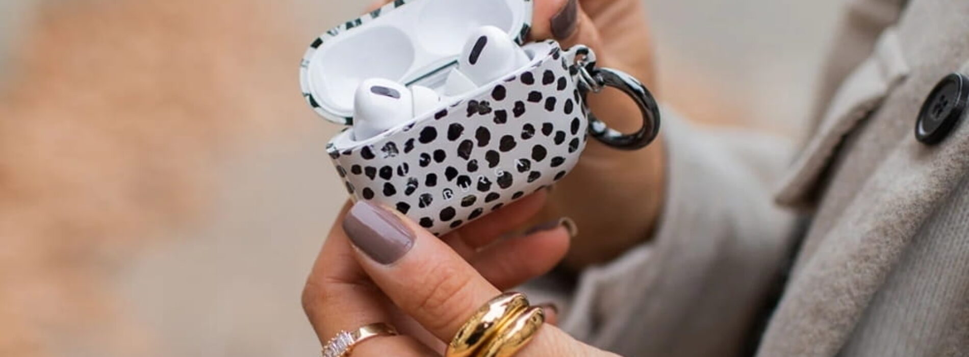 Stylowe i praktyczne – poznaj etui, które idealnie pasują do Twoich AirPods 4